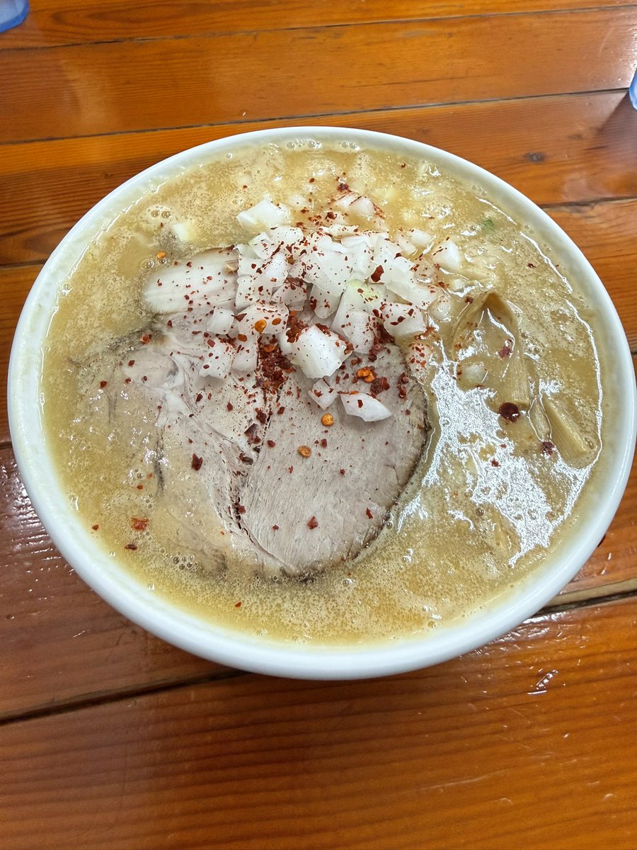 hskst's tweet photo. 亀喜屋

八街行ったら行っときたいお店
汗かいた後に丁度良い塩味の熱々スープにタマネギの甘さがベストマッチ
大判チャーシューの下には炒め野菜が隠れ
ボリュームもたっぷり
大満足の一杯ごちそうさまでした🙏🏼

#うまーみん https://t.co/Oks6KGIoTE