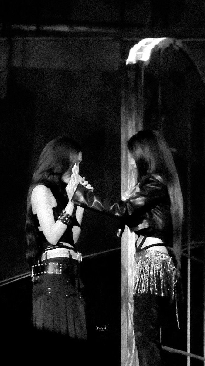 urfinestt's tweet photo. มันผิดที่ฉันมองเห็นเธอด้วยหัวใจ 🖤 https://t.co/wjyt6CHHMv