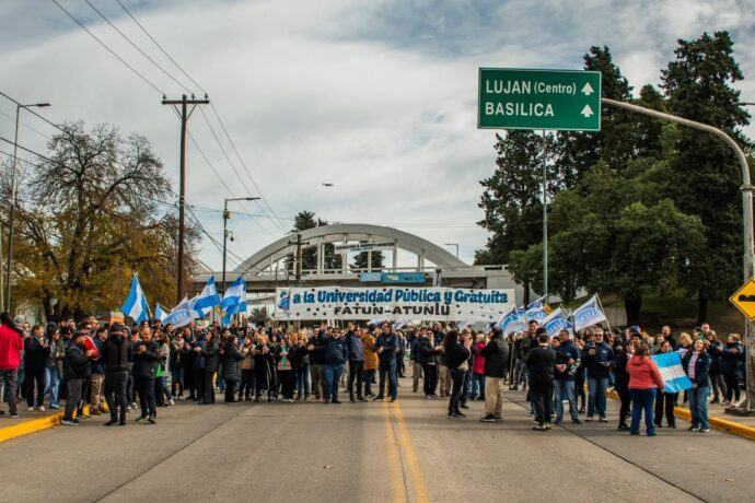 Liderlujan977's tweet photo. ATUNLu: “Un nuevo paso por los salarios y la Universidad” https://t.co/CBO1jFhVnU https://t.co/pAsxm1KKcM