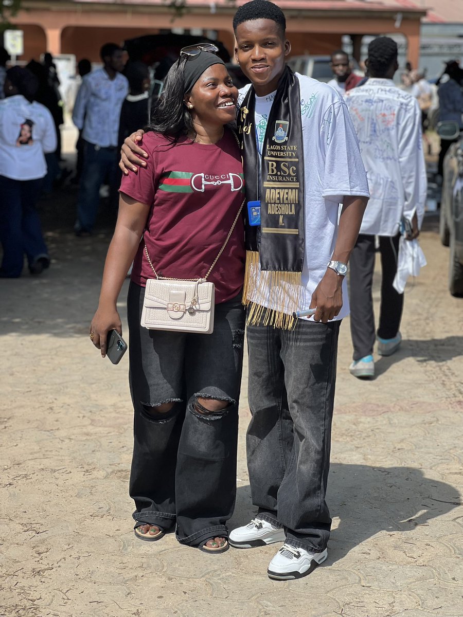 adeshola245's tweet photo. Alhamdhulillah…🧑‍🎓 

 #Signout
#LASU https://t.co/VIn00Eh67e