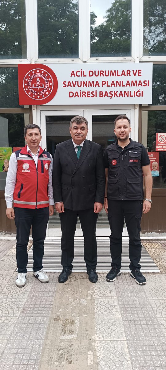 MebAkub47's tweet photo. Acil Durumlar ve Sivil Savunma Planlaması Daire Başkanımız Sn. Metin TAYARER'i makamında ziyaret ederek yeni görevinde başarılar diledik. Nazik misafirperverliği için teşekkür ederiz. 🇹🇷

@tcmeb @Yusuf__Tekin @bilalmacit @meb_adsp @MetinTayarer https://t.co/vjrCRYoLQB