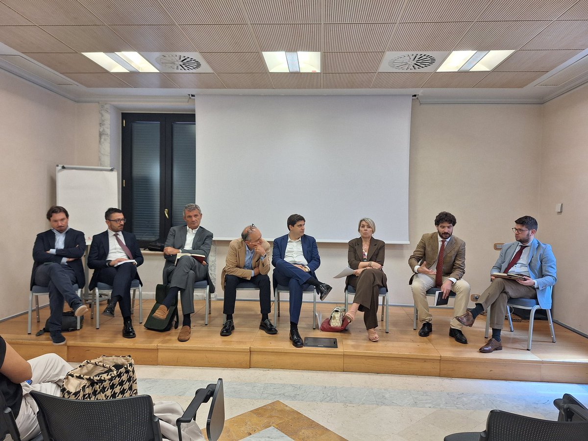 francescoseghez's tweet photo. Dopo la sessione plenaria di apertura la Prima giornata sulla contrattazione collettiva @adaptland prosegue con quattro workshop paralleli sui temi chiave delle relazioni industriali. https://t.co/zMK89aztGG