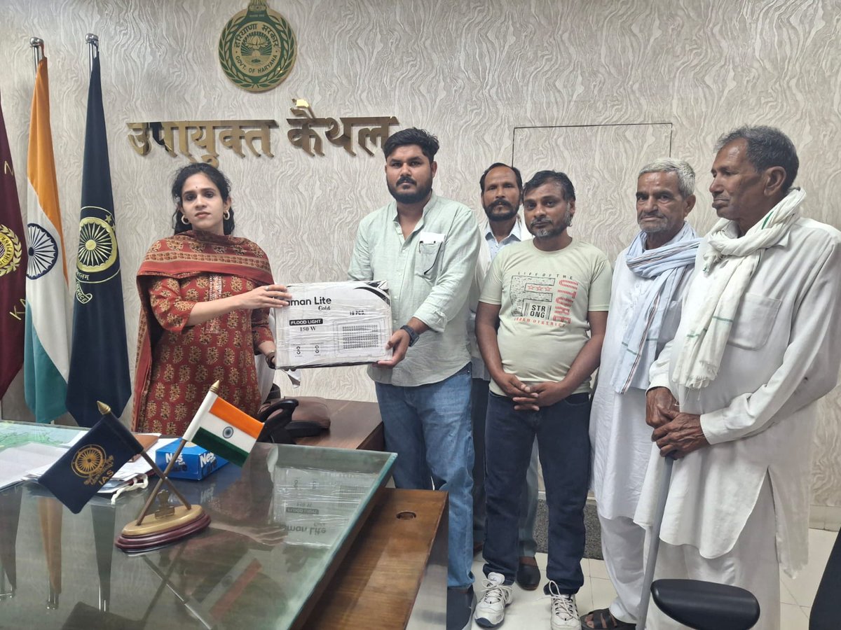 DIPROKaithal's tweet photo. ज्ञान दान बुक बैंक में संतोख माजरा के सरपंच व लोगों ने दी यूपीएससी तैयारी की किताबें

-डीसी अपराजिता की पहल पर जींद रोड स्थित डाइट में स्थापित चल रहा ज्ञान दान बुक बैंक

- डीसी ने आमजन से की अधिक से अधिक पुस्तकें करें दान करने की अपील https://t.co/IhW2OKa8kn
