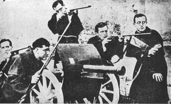 outsidersesp's tweet photo. Obispos, arzobispos, curas, capellanes y su Cruzada de muerte.

La muy santa, muy católica, muy apostólica y españolísima iglesia.

El cura de Navarra Antonio Oña, armado con pistola y uniforme de campaña, decía a una madre que intercedía por la vida de su hijo condenado a muerte: «Mira hija, si lo matan ahora irá al cielo. Si no lo matan, volverá a la andadas y se condenará. ¿Qué mejor momento para morir que ahora que está confesado?». Fue nombrado canónigo de Pamplona y en 1956 ascendió a Obispo de Mondoñedo.

El cura de Zafra (Badajoz), Juan Galán Bermejo, capellán de la 11ª bandera del 2º Regimiento, estaba entre los asaltantes a la catedral. Descubrió a un miliciano escondido en un confesionario y lo mató con su pistola. Galán se jactaba, mostrando su pistola, de que llevaba «quitados de en medio más de cien marxistas». Fue mucho peor, se le atribuyen 750 asesinatos.

El sacerdote de Calahorra (Logroño) Francisco Lajusticia vestía el uniforme de Falange con pistola al cinto.

El cura de Badajoz, Isidro Lombas (o Lomba) Méndez participó en la represión, pues elaboraba las listas de quienes aún vivían y había que detener para llevarlos a la Plaza de Toros.

El coadjutor de la parroquia de Murchante (Navarra) Luis Fernández Magaña, administrador del Conde de Rodezno era requeté y daba los tiros de gracia a los fusilados que habían sido sacados de la cárcel de Tafalla por un grupo de requetés el 21 de octubre de 1936, antes de arrastrarlos a la fosa común.

Hermenegildo de Fustiñana, capuchino y capellán carlista, el 6 de agosto de 1936, junto a otros carlistas, sacó de la cárcel de Jaca a Desideria Giménez de 16 años, y a Pilar Vizcarra, embarazada, que una semana antes había visto como era asesinado su esposo. Las mataron vilmente en campo abierto.

El médico de Sábada (Zaragoza) pidió que se demorara la ejecución de la joven de 19 años Basilia Casaus, embarazada de gemelos, se esperaba que diera a luz en apenas 2 semanas. Guardia civil y falangistas estuvieron de acuerdo en el aplazamiento, pero el cura del pueblo, primo de la víctima, se negó en rotundo diciendo: “Hay que fusilarla, muerto el animal, muerta la rabia”. Los deseos de este psicópata fueron atendidos y fue fusilada frente al castillo de Sádaba.

Por la sastrería eclesiástica de Benito Santesteban en Navarra, pasó a comienzos del verano de 1936, días antes del «glorioso movimiento nacional», el obispo de Zamora Manuel Arce Ochotorena, quien al despedirse de Santesteban le dijo: «Bueno, si en lugar de sotanas me envías fusiles ¡mejor que mejor! Ya me entiendes.»

El sacerdote Alejandro Martíne, le contó a Ronald Fraser para su historia oral de la guerra civil que «fue a partir de aquel día [14 de abril de 1931] cuando comprendí que nada se conseguiría por medios legales, que para salvarnos tendríamos que sublevarnos antes o después.»

Ramón Palacios García, párroco de la localidad burgalesa de Hormaza, quien se había «ofrecido» desde el mismo día de la sublevación a Falange Española «y en su doble calidad de soldado y ministro del Señor, acudió después allí donde el deber le llamaba», al frente de guerra. Cayó herido «alabando a Dios y vitoreando a España por brindarle aquella ocasión de derramar la sangre por su Patria». Según la crónica del Diario de Burgos del 18 de agosto, ese belicoso sacerdote se había incorporado a la «innumerable falange de mártires de la cruzada».

En Alsasua, según el testimonio del entonces párroco Marino Ayerra, los capuchinos «estaban como fuera de sí, poseídos de la exaltación de la hora mesiánica». «Hemos hablado con los requetés», declaraba el padre jesuíta Huidobro, capellán de la Legión, «que lo llenan todo de religioso idealismo, patria y hasta elegancia (…) ¡Cómo hablan de la muerte!… Este espectáculo de un pueblo que sólo sabe rezar y luchar es algo tan grande…». Y fray Justo Pérez de Urbel escribía: «¡Qué estallido de entusiasmo! ¡Qué desprecio a la muerte!”»

En Badajoz, un cura le dijo a Mario Neves (periodista portugués revelador de la matanza de la plaza de toros) que los muertos eran tantos que no era posible darles sepultura inmediata y que sólo la incineración masiva conseguiría evitar que los cadáveres se pudrieran. El 17 de agosto el cura acompañó a Neves al cementerio. Habían derramado gasolina y centenares de cuerpos ardían. El sacerdote, consciente de que el espectáculo desagradaba a Neves, se lo explicó con toda claridad: «Merecían esto. Además, es una medida de higiene indispensable.»

El arzobispo de Santiago Tomás Muniz, en una circular del 11 de noviembre de 1936 ordenaba a los párrocos que se abstuviesen «de dar certificados de buena conducta religiosa a los afiliados a sociedades marxistas». Lo que tenían que hacer los curas era «…certificar en conciencia, sin miramiento alguno, sin tender a consideraciones humanas de ninguna clase».

El párroco de Calamocha (Teruel), informó sobre un maestro de Badalona como «fusilable».

El cura de Nierva (Segovia) escribió sobre el maestro Mariano Domínguez, asesinado en agosto de 1936: “Nunca cumplió con sus deberes cristianos, poseía ideas avanzadas en la escuela antirreligiosa y antipatriótica en grado supremo”.

Antonio Añoveros, después obispo de Bilbao, estuvo presente en la matanza de las Bardenas, y un cura castrense, lejos de paralizar la matanza, bendijo la barbarie de Valdediós.

El cura de Obanos, Santos Beguiristáin, participó activamente contra los vecinos Republicanos de los cuales elaboraba listas: Los fusilados eran “muertos por el peso de la justicia”.

Tras la entrada en el pueblo de los franquistas, el cura de Rociana, Huelva, Eduardo Martínez clamaba desde el balcón del ayuntamiento: ¡Guerra contra ellos hasta que no quede ni la última raíz!, porque los 200 que ya habían asesinado le parecían pocos. Tras sus informes, 2 meses después se detuvo, juzgó y fusiló a otros 15 vecinos.

Un capellán castrense entró en los barrios obreros sevillanos de La Macarena con la columna de legionarios y falangistas “a sangre y fuego”.

El cura de Pamplona Fermín Izurdiaga, fundador de “Arriba España” y de “Jerarquía, revista negra de la Falange” animaba así: “Tienes obligación de perseguir al judaísmo, a la masonería, al marxismo y al separatismo. Destruye y quema sus periódicos, sus libros, sus revistas, sus propagandas. ¡Por Dios y por la Patria!”.

El sádico jesuita Vendrell, párroco de la cárcel de Alicante, que llevaba un crucifijo del nueve largo bajo la sotana, les decía a los que iban a ser fusilados “No tened miedo porque los moritos tienen buena puntería”.

El coadjutor de la parroquia de La Concepción (Huelva), Luis Calderón Tejero realizó un fichero de “rojos” que, después de la guerra, se convirtió en «información cualificada» del Tribunal para la Represión de la Masonería y el Comunismo”.

El predicador de la iglesia de la Merced de Burgos pedía un castigo implacable: «Que su semilla sea borrada, la semilla del mal, la semilla del diablo, los hijos de Belcebú son los enemigos de Dios».

Rodríguez se llamaba el cura verdugo del penal de Ocaña, encargado de dar los tiros de gracia con su pistola star a los fusilados, otras veces los golpeaba con un martillo en la cabeza.

Enrique Pla y Deniel, obispo de Salamanca: La guerra es “necesaria” y “una gran escuela forjadora de hombres”. En 1939, exterminada la II República Gomá recibió de Franco, en la iglesia madrileña de Santa Bárbara, el espadón de caudillo victorioso y paseó al dictador bajo palio con varios obispos saludando brazo en alto, al modo fascista.

(Recopilatorio realizado por Tulio Riomesta para Tercerainformación)