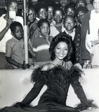 HistorySAZAR's tweet photo. Miss South Africa (Africa South) Evelyn Williams, c. 1974. After clinching the Miss South Africa (Africa South) crown in 1974, Evelyn Williams went on to place in the top 15 of Miss World out of 58 contestants. Credit: Len Kumalo/Artsy https://t.co/CLh9dOyG3q