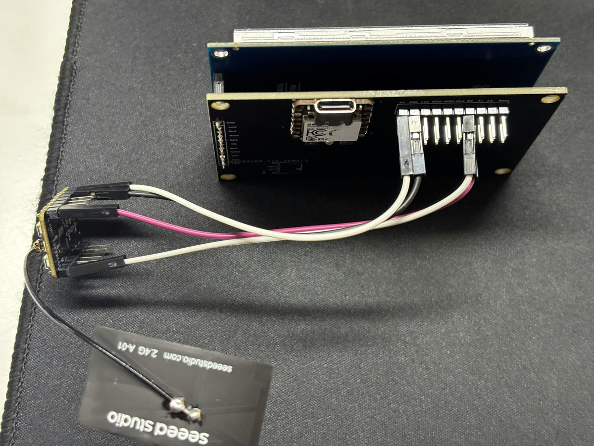 seeedstudio's tweet photo. ⚡ Why cram everything onto one chip when two can split the load?

Zeller MA built a dual-MCU project with two of our XIAO ESP32-C5 boards.

One runs as a dedicated 5GHz Wi-Fi module over UART; the other drives an ILI9341 SPI display as the main controller.

Check out the full build on @Hacksterio 👉 https://t.co/5ARE4ojF96