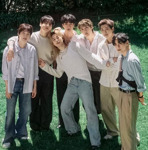 AboutMusicYT's tweet photo. Current frontrunners for Daesang awards at the 2026 MAMA Awards:

Artist of The Year: BTS
Album of The Year: BTS - Arirang
Song of The Year: Hwasa - Good Goodbye https://t.co/dNdEQLR5g5