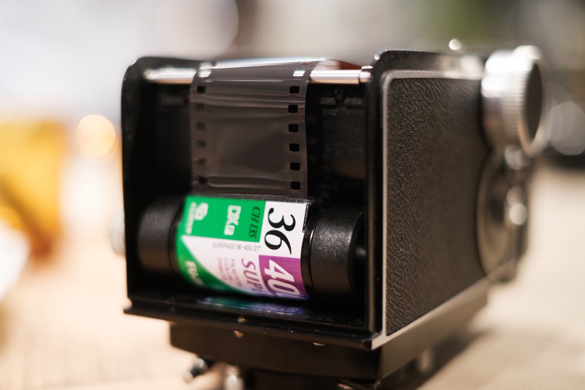 2ndbasebysanpou's tweet photo. 135フィルムを120に変換するやつ入荷！

135フィルムの頭とお尻につけることで、中判カメラにセットできるようになるアダプターです😌

2個セットと4個セットの2種類ご用意しております。
試しに仕入れた商品のため在庫少ないです！
お探しの方はお早めに！ https://t.co/4H0ybTalCd