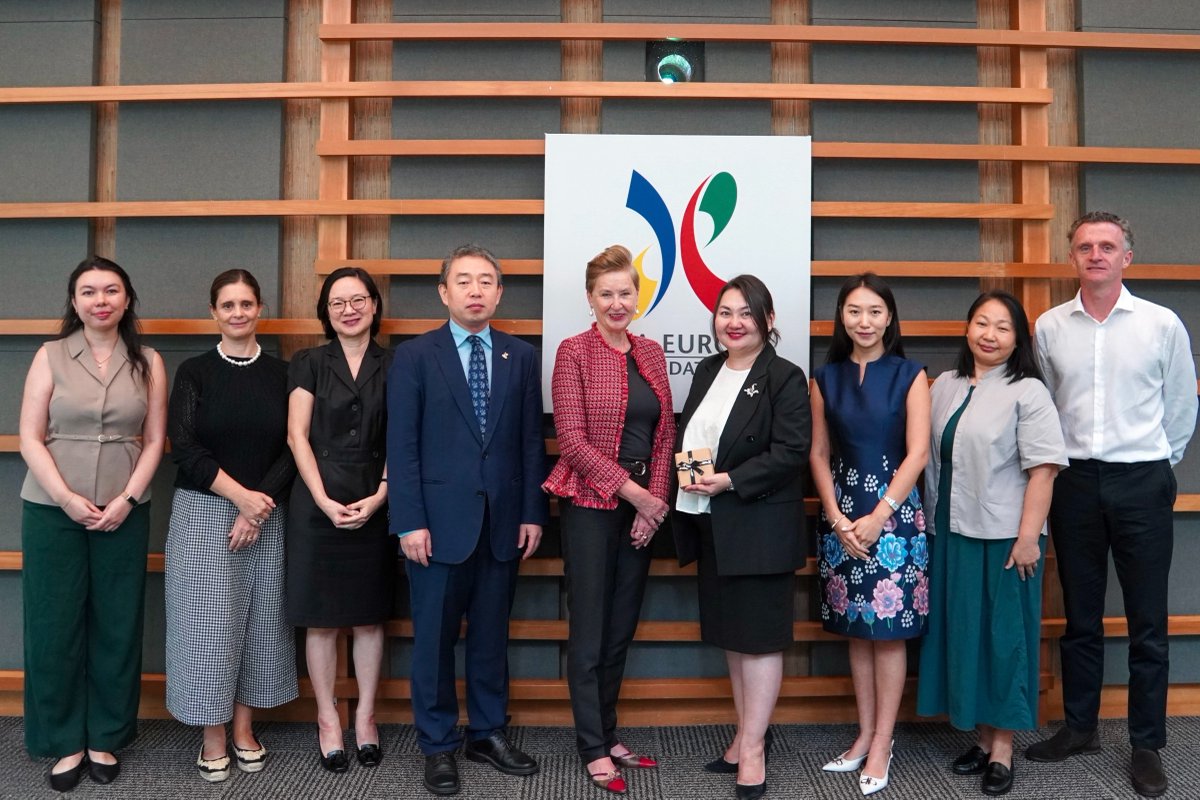 aseforg's tweet photo. New Mongolian Governor to ASEF, Ambassador of #Mongolia to Singapore HE Ms Uyanga Ganbold, visits the Asia-Europe Foundation 🇲🇳✨

Received by Executive Director Beata Stoczyńska, the meeting provided an opportunity to present ASEF’s work and exchange on ongoing and upcoming cooperation. 🤝

➡️ ASEF looks forward to organising the 24th #HumanRights Seminar in Ulaanbaatar and continuing working with Mongolia to foster dialogue and collaboration between Asia and Europe.