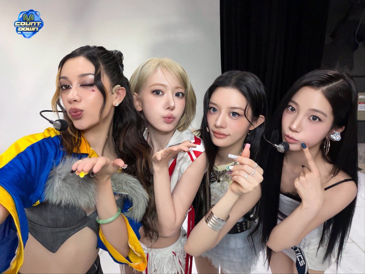 ArabIllit's tweet photo. 260611 - اكس

تحديث حساب @MnetMcountdown  عبر اكس رفقة FIMLLITKAT : 

جمال فوق جمال ✨
أناقة تتجاوز الحدود 😎
حضور أيقوني لا يضاهى 🌟
مزيج ثلاثي من الجمال، والأناقة، والتميز الأيقوني 💘
تفويت أداء "FIMLLITKAT" على المسرح هو الغلطة بعينها! 🤭

 #ILLIT #아일릿 @ILLIT_official https://t.co/3FDUC2JABT