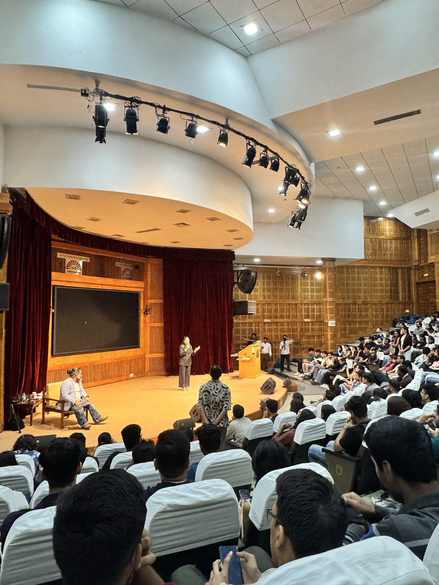 RevantShah2's tweet photo. A personal update: after 3 years at Barclays structuring FX derivatives, I am starting my MBA at IIM Bangalore! Looking forward to the next 2 years! https://t.co/8eBsV6MNFN