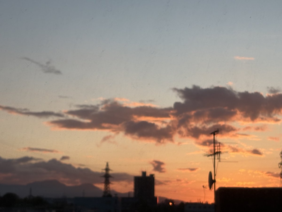 2kkarasu's tweet photo. 夏至まであと10日のマジックアワー
#札幌
#マジックアワー https://t.co/MhpdlUDrMM