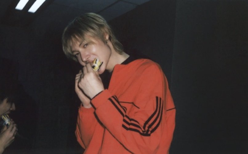 ma33tp's tweet photo. #마틴 #Martin 
Polaroid 속 마틴🫪☝🏻 https://t.co/GeyMgvvnt3