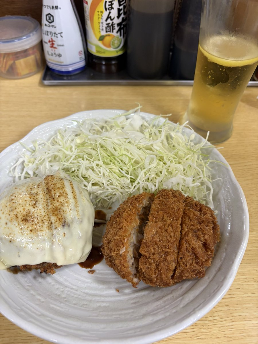 reysoltaro's tweet photo. 美味すぎて滅‼️
何だ、何だ〜、揚げたてメンチに焼酎ハイボールがメッチャ合う👍
何で、こんなに美味いのか、、、
亀有メンチ‼️
ハイボールの表面張力に乾杯🍻 https://t.co/trQKozf3tv
