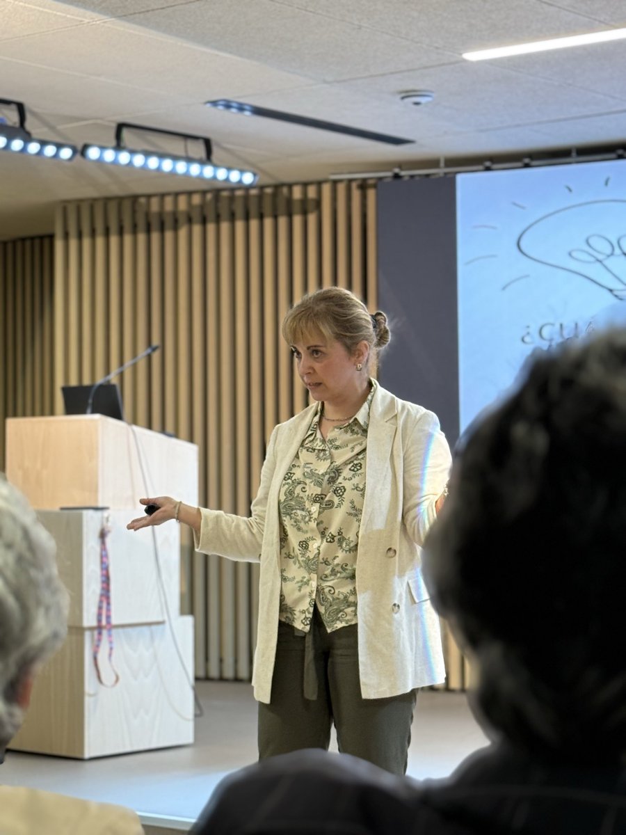 CODEPAsturias's tweet photo. Gracias, Carmen, por acompañarnos 🩵 Y gracias a todas las asistentes por vuestro interés y participación.
#codepa #saludmental #neurociencia #envejecimiento #miércolesdesalud https://t.co/JRuo94zGBd