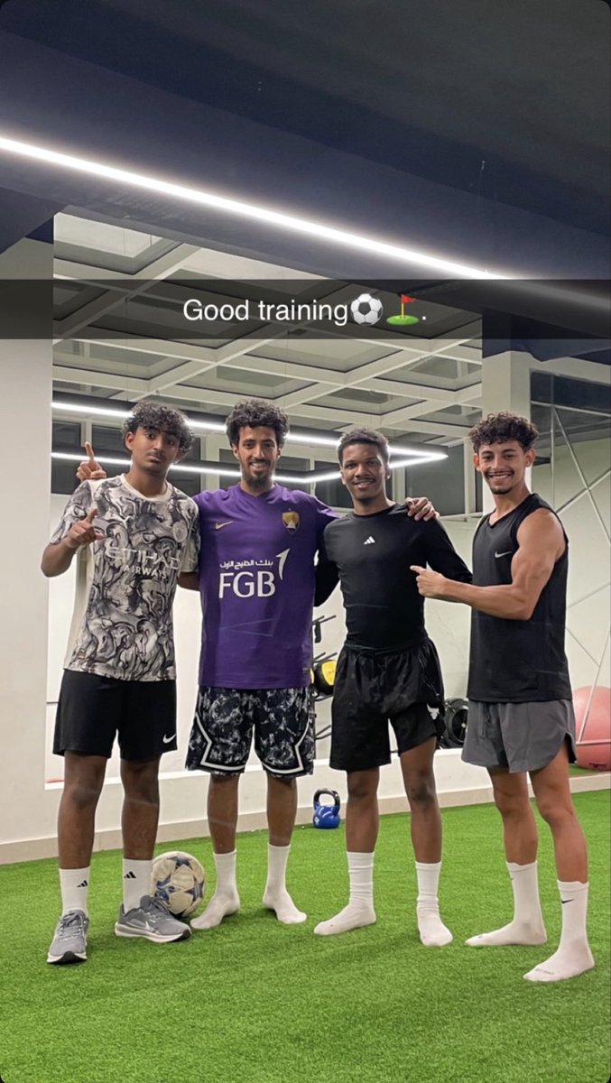 alqeisi14's tweet photo. كن سعيداً بما لديك و اعمل من أجل ما تريد🖤🔖. 
@Sports_Agent34 
@teto_9000 https://t.co/dj2UPRPXB5