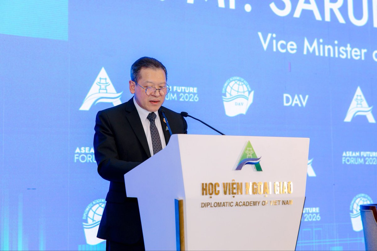 MFAThai's tweet photo. VFM Sarun represented DPM/FM to deliver remarks at Plenary Session on “Development Models Amid Global Transformations” of the 3rd ASEAN Future Forum (AFF) in Ha Noi, presenting Thailand’s views on adapting #ASEAN’s development model to global changes. He also held discussions with Special Envoy of the President of Indonesia and Deputy Secretary of Foreign Affairs and Trade of Australia to discuss regional coop. and key developments in the region. (10 Jun 2026)