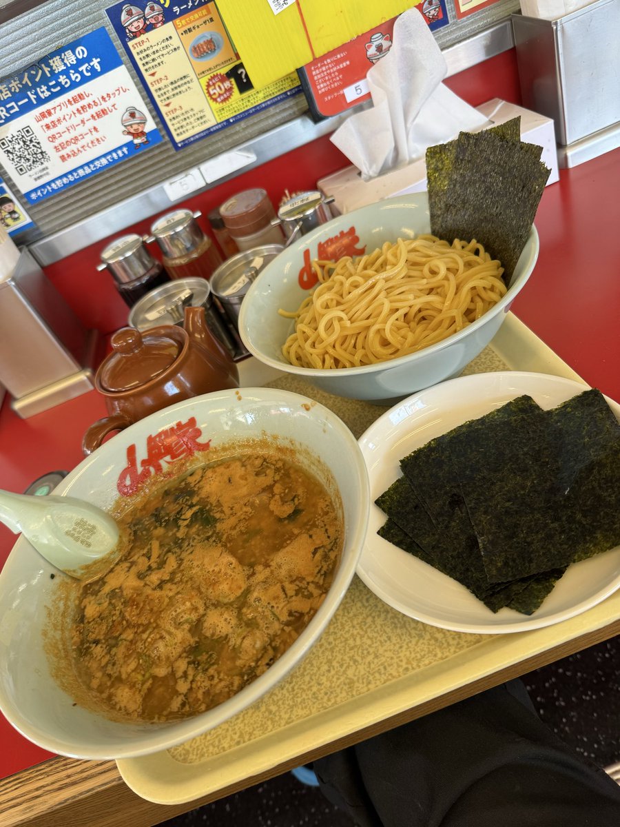 73inf's tweet photo. 近々ちょっと売り物があるので鍵開けました。
(そもそもずっとx放置だったので🔑意味なし)

最近ハマってる山岡家つけ麺(酢抜き)
便所みたいな見た目ですけど、美味しいですよ。 https://t.co/jRphBClo5a
