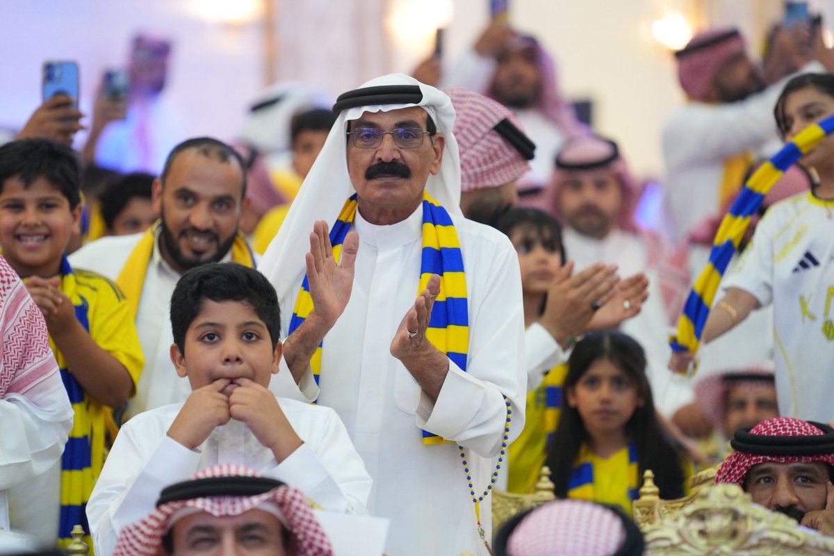 Alqeeran's tweet photo. كبارا .. وصغارا الجوف تحتفل بنصرها بتحقيق الدوري 

 حدثني عن الشعبية أحدثك عن فارس نجد 💛💙

لله در هذا النادي وسره كل ماحاربوه تضاعفت شعبيته 🥹 https://t.co/IDXzHid7Rq