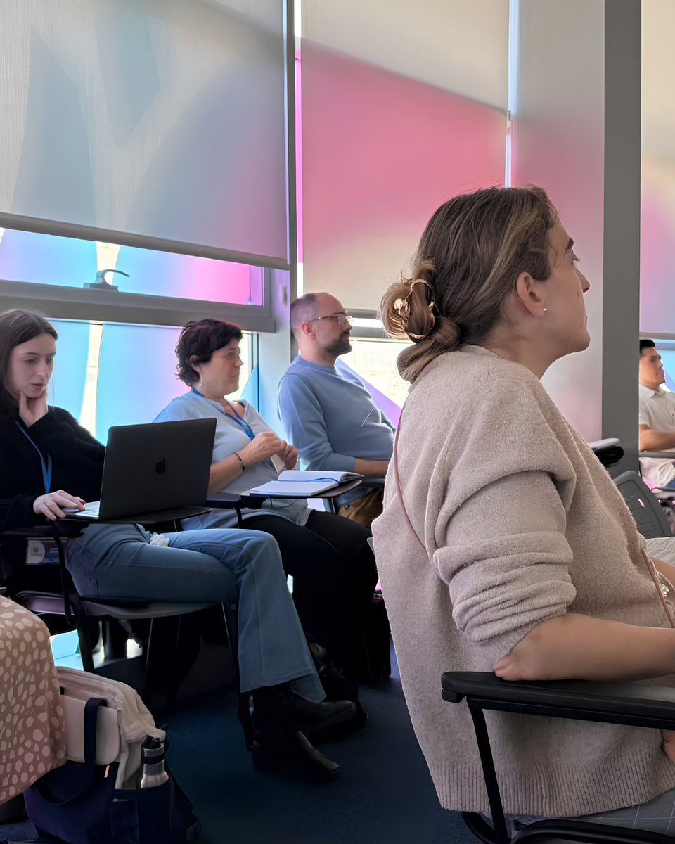 Sodercan's tweet photo. Hacemos balance del Programa de Comunicación Efectiva de @Sodercan  🚀. Una decena de startups y empresas tecnológicas de #Cantabria han completado un entrenamiento 100% práctico.

¿El objetivo? Dominar el pitch de inversión, potenciar ventas B2B y cerrar acuerdos con éxito 💼📊. https://t.co/e0SJ2FLuxn