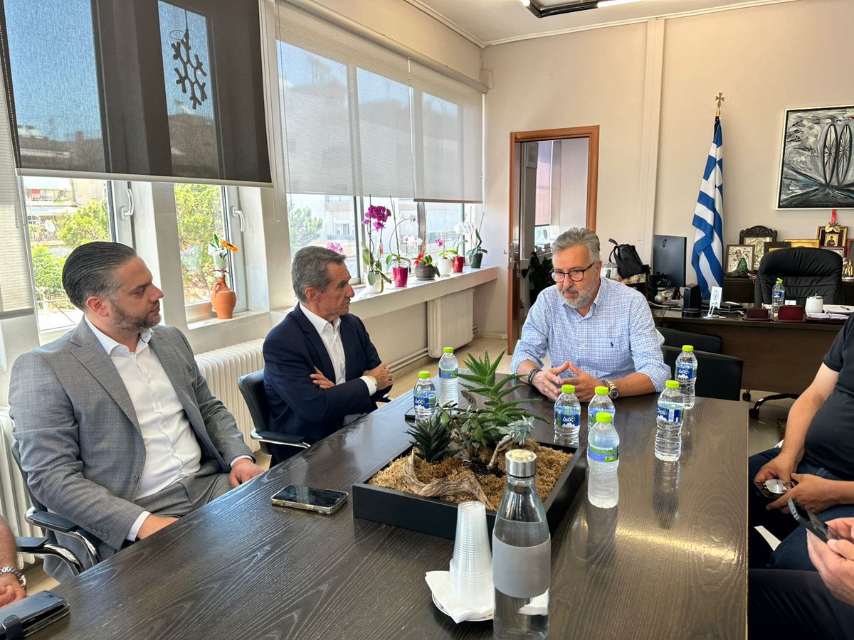 a_loverdos's tweet photo. Επίσκεψη στο δημαρχείο Αγίου Δημητρίου με αποκλειστικό σκοπό την ενημέρωση και αυτοψία στο ρέμα Πικροδάφνης. Έντρομος αντίκρισα την υπάρχουσα κατάσταση, διαπίστωσα τις προσπάθειες του Δημάρχου Στέλιου Μαμαλάκη και των συνεργατών του καθώς και της Περιφέρειας για να συνεφέρουν την κατάσταση. Νίκο Χαρδαλιά @nhardalias ξεκίνησες μια προσπάθεια που εκκρεμούσε δεκαετίες. Η επιτάχυνση είναι ο καλύτερος σύμμαχος των κατοίκων.