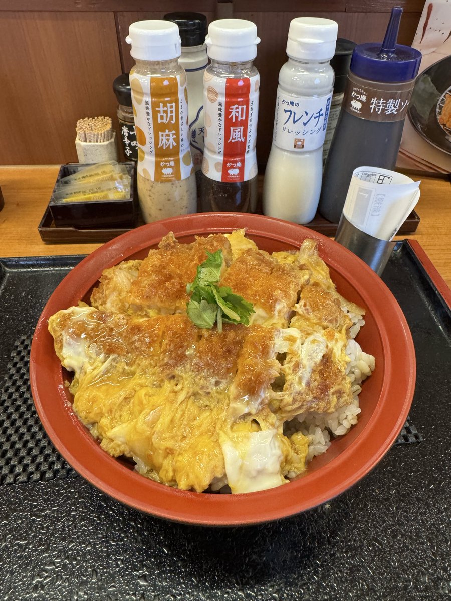 REDS_piretti's tweet photo. 5UTどうです？とメッセージ
まだラウンド行けてないんよ！
定時上がりでゴルフレッスン
今日もいい感じだった
日曜月曜雨降らなきゃいいなぁ〜
#かつ庵 https://t.co/SBXgJ0X9Sc