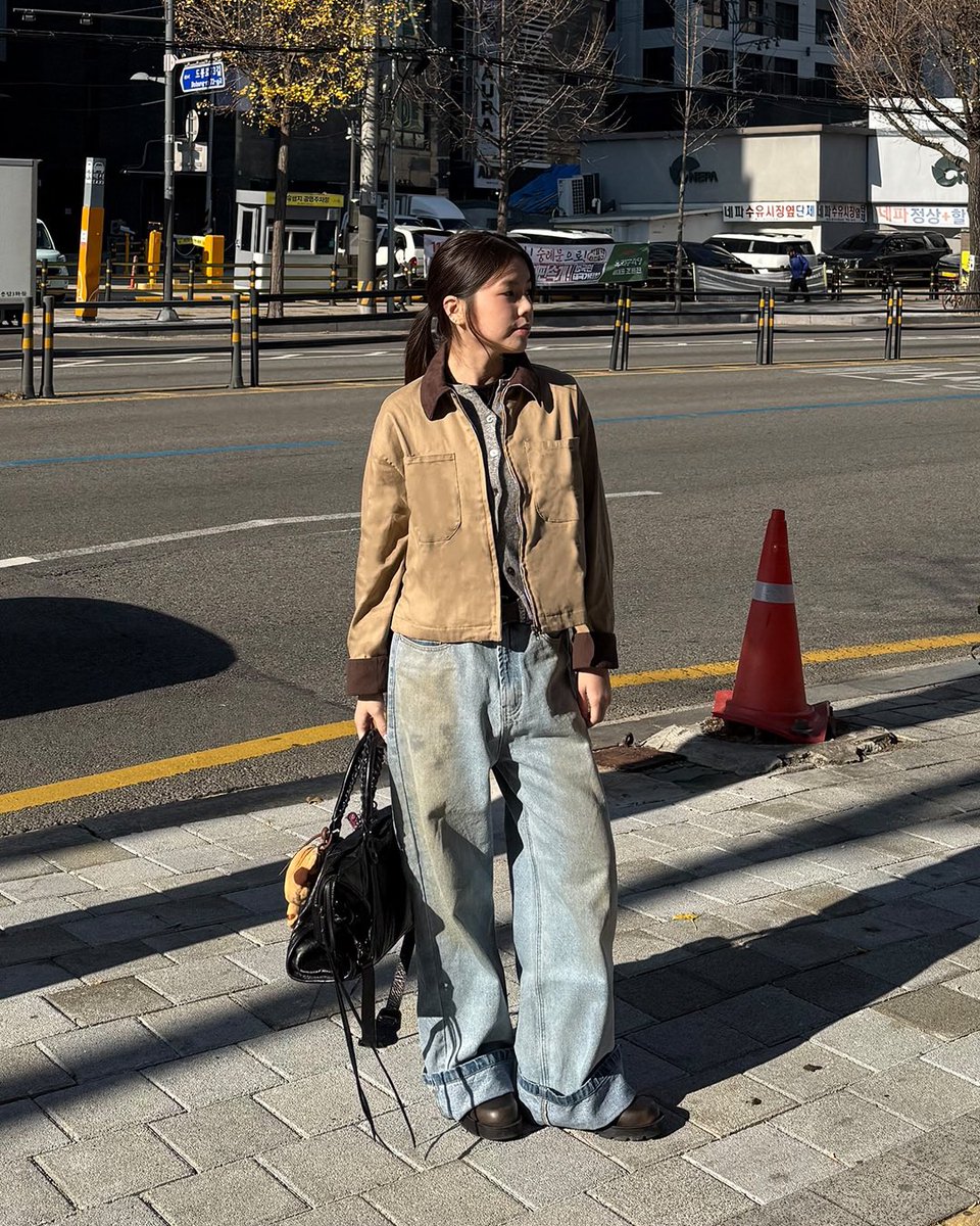 uridreamsweet's tweet photo. TWO TONE JACKET SECAKEP INI CUMA 100RBAN AJA‼️😭

kalo pake jaket ini definisi outfit sat-set dan EFFORTLESSLY CHIC😎 https://t.co/SIWY0X5C3H