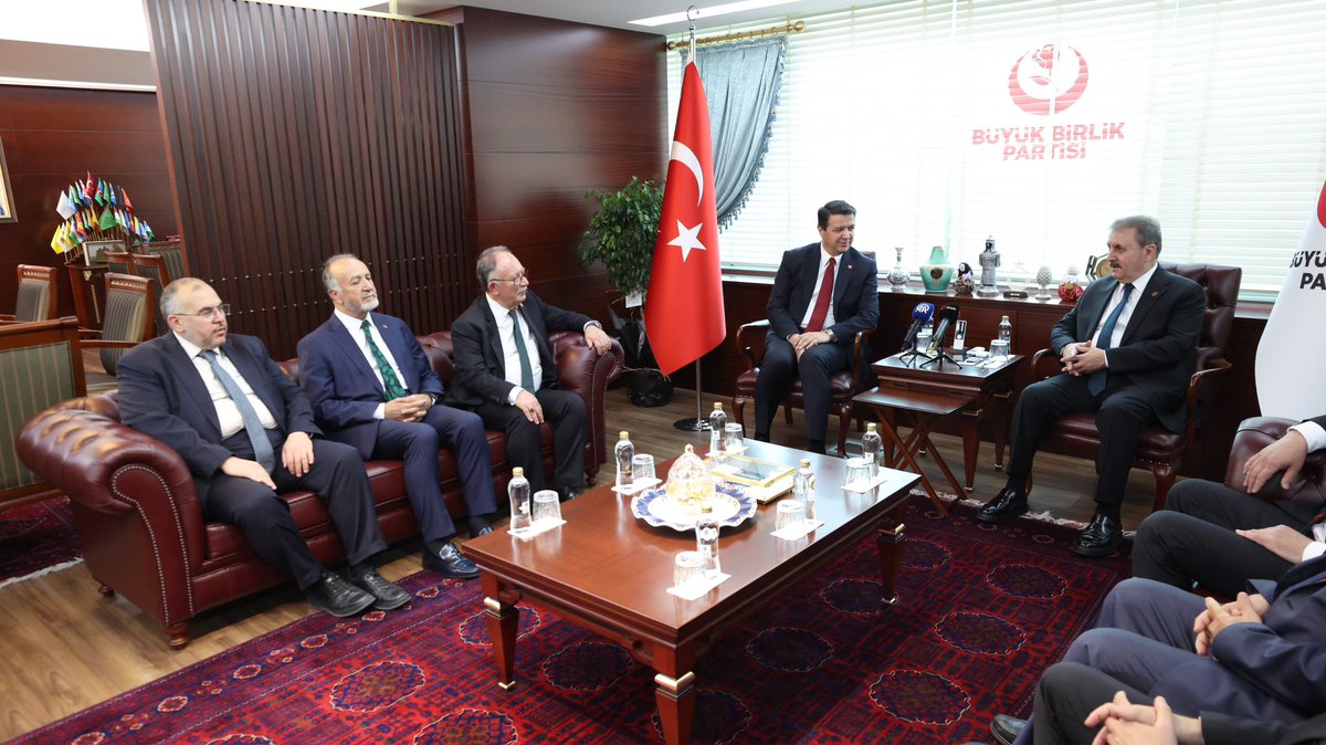 SaadetPartisi's tweet photo. Genel Başkanımız Mahmut Arıkan, Büyük Birlik Partisi Genel Başkanlığına yeniden seçilen Mustafa Destici’ye hayırlı olsun ziyaretinde bulundu. https://t.co/AtVYgzdpB0