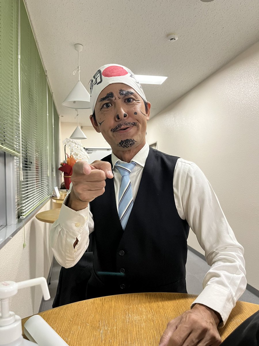 FEC_PR's tweet photo. ワールドカップ前に、
なんとこの人がFM沖縄に…⚽️

このあと20時から生放送！
FM沖縄「RadioDub」に出演します📻

ブラボー！🙌

#ラジダブ https://t.co/pClvORjm5L