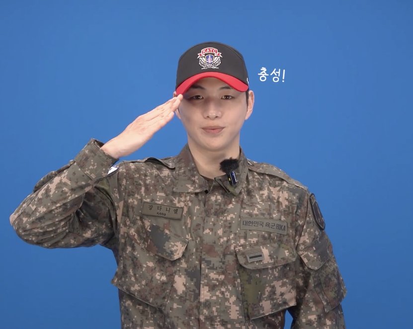 Maebelline1210's tweet photo. 260611 bstage 1916 hrs kst 

🐶 Wow, I can't believe people from other countries already know I'm a Master Squad Leader. What on earth is going on? 

(Haha finally a definite confirmation from the horse's mouth that he is a master squad leader 🥳💯 https://t.co/lPx65fqnQo