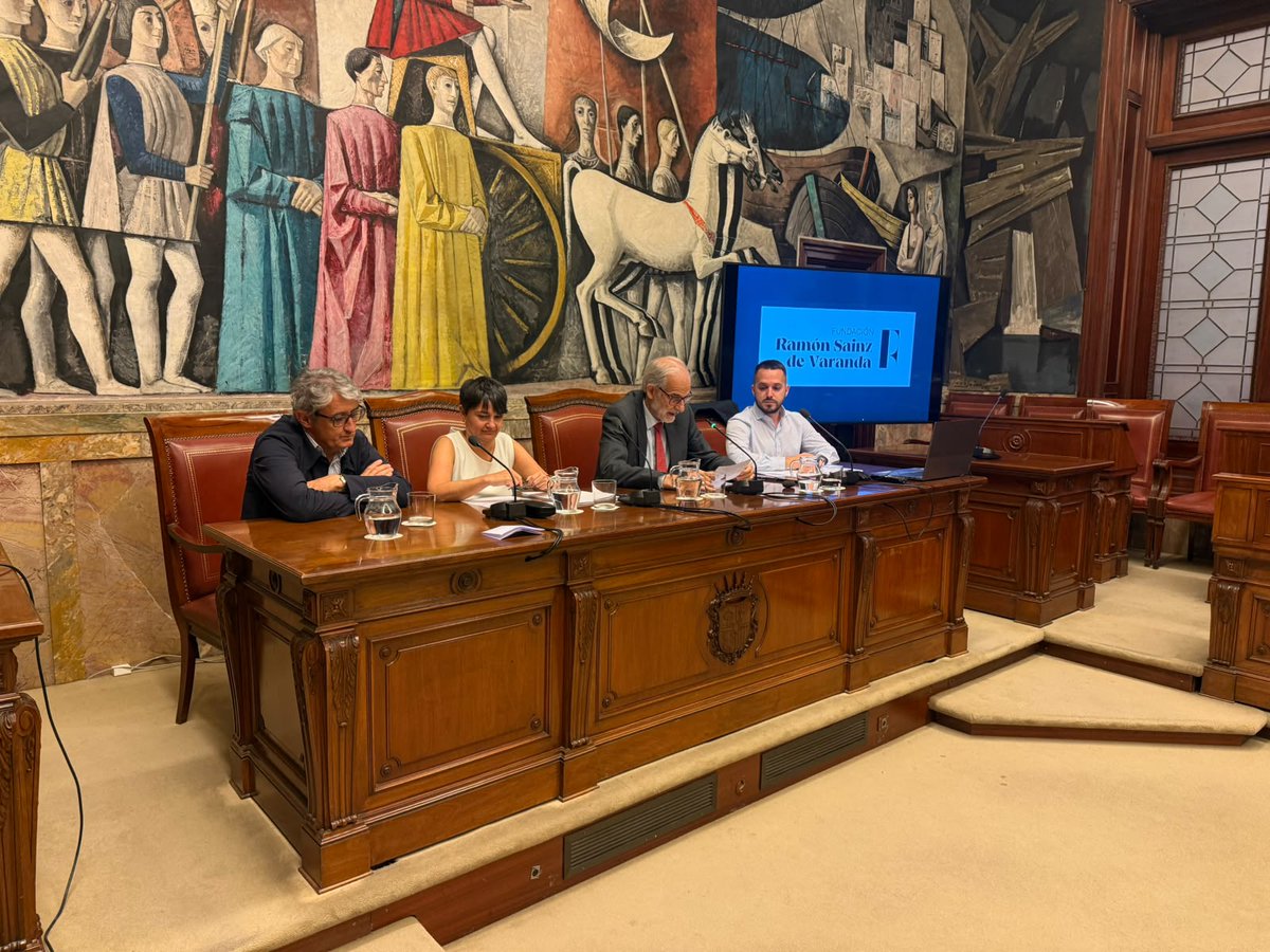 aragon_famcp's tweet photo. FUNDACIÓN RAMÓN SÁINZ DE VARANDA: Última sesión del Seminario de Derecho Local 2025-2026 📃
📍 Antiguo salón de plenos de la Diputación Provincial de Zaragoza
#famcp #derecholocal #entidadeslocales #seguridadmunicipios https://t.co/7mV6VfMUMk