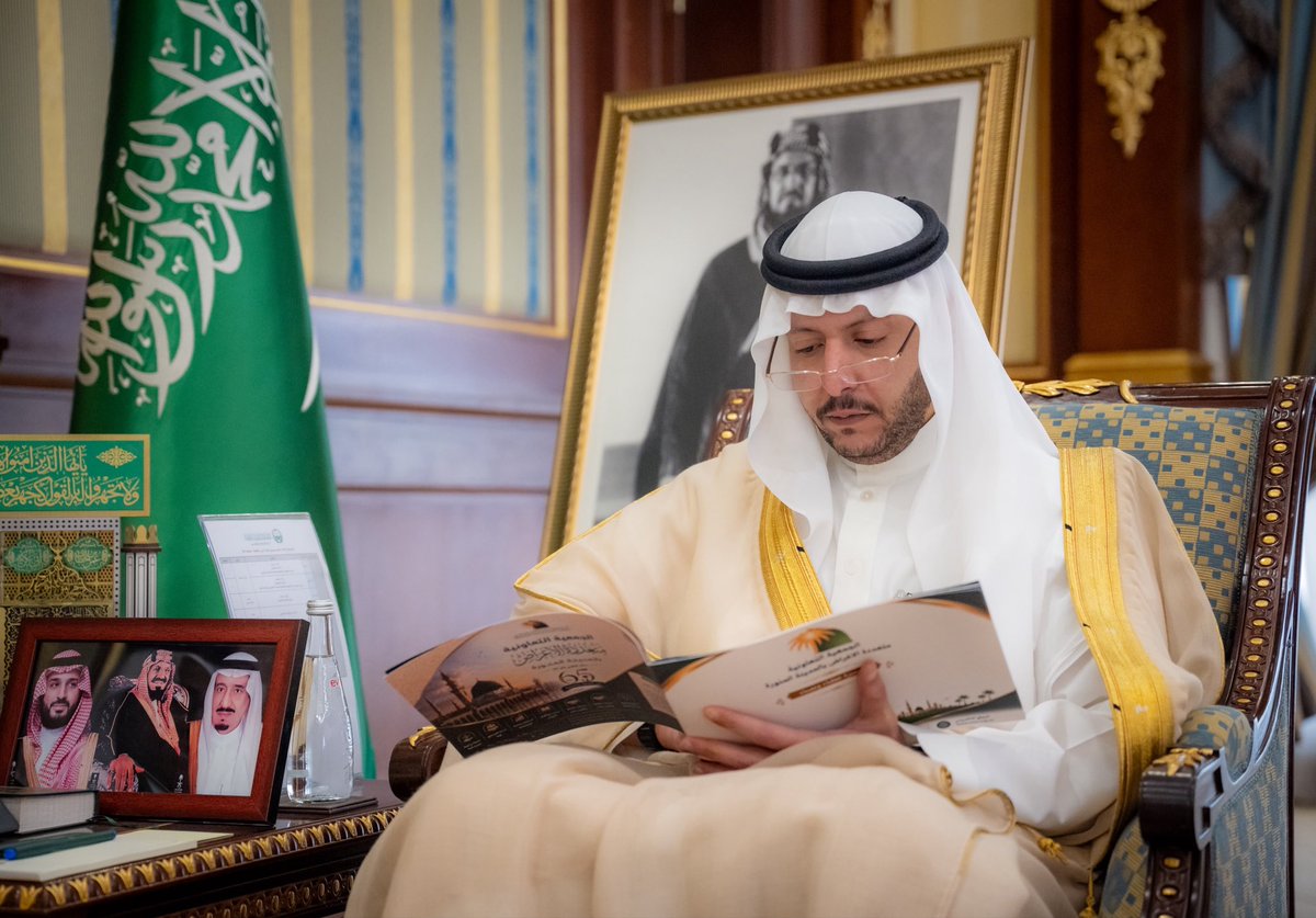 imarat_almadina's tweet photo. سمو نائب أمير منطقة #المدينة_المنورة #سعود_بن_نهار يستقبل رئيس مجلس إدارة الجمعية التعاونية متعددة الأغراض بالمنطقة، الدكتور نايف الصقيري، ويطّلع على التقرير السنوي للجمعية، وجهودها في دعم العمل التعاوني، وبرامجها التنموية. https://t.co/ZuwGyIArGL