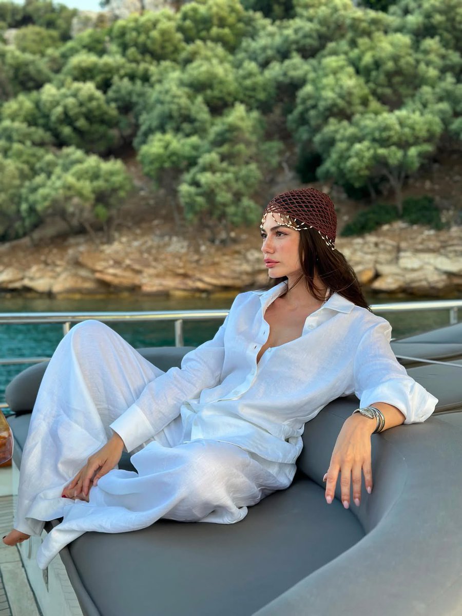 DemetOzdmrMedia's tweet photo. 🆕 | #demetözdemir Instagram hesabında yeni bir gönderi paylaştı🤍

📸 | @/demetozdemir • IG https://t.co/6zH5To53zn