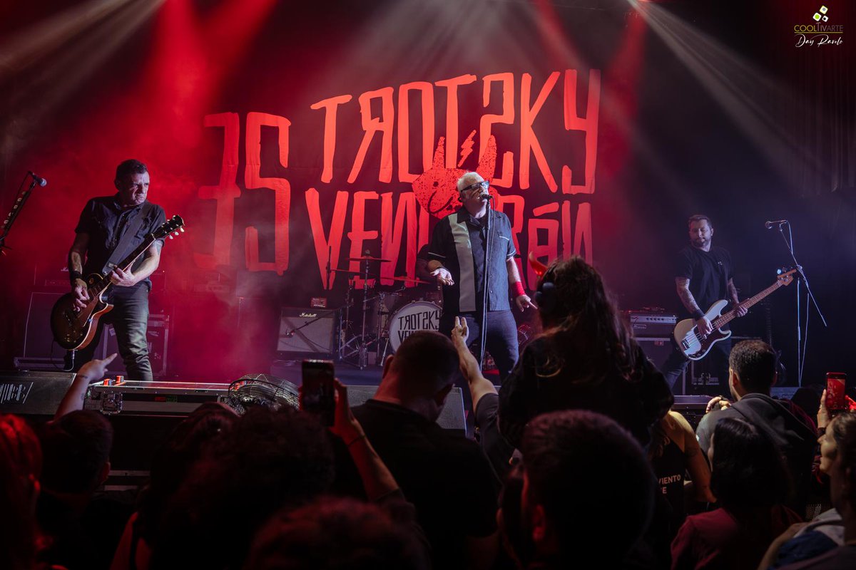 obolocultural's tweet photo. Trotsky Vengarán celebró 35 años de historia con dos noches inolvidables en La Trastienda
Participación especial de Garo Arakelian
by Constanza Innamorato  - Foto: Dayana Ravelo @TrotskyVengaran @chenalcig @dayraveloo @garoarakelian https://t.co/WDJOboasn4 https://t.co/eX3XzPqsNI
