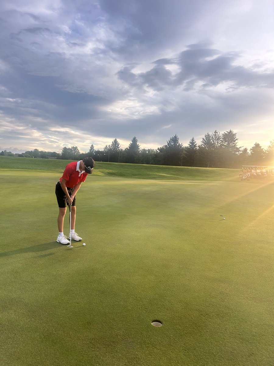 FranktonHS_Golf's tweet photo. @isaacfair_17 getting warmed up before his regional round at The Players Club this morning.  

@FranktonAthleti @hunt_Rob @michelle_garmon @indianahsgolf https://t.co/1ZjQga8n3C