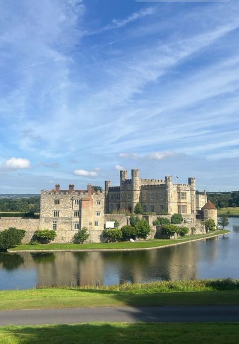 BarirahQueen's tweet photo. Leeds Castle 🇬🇧 https://t.co/KH6RyIinoV