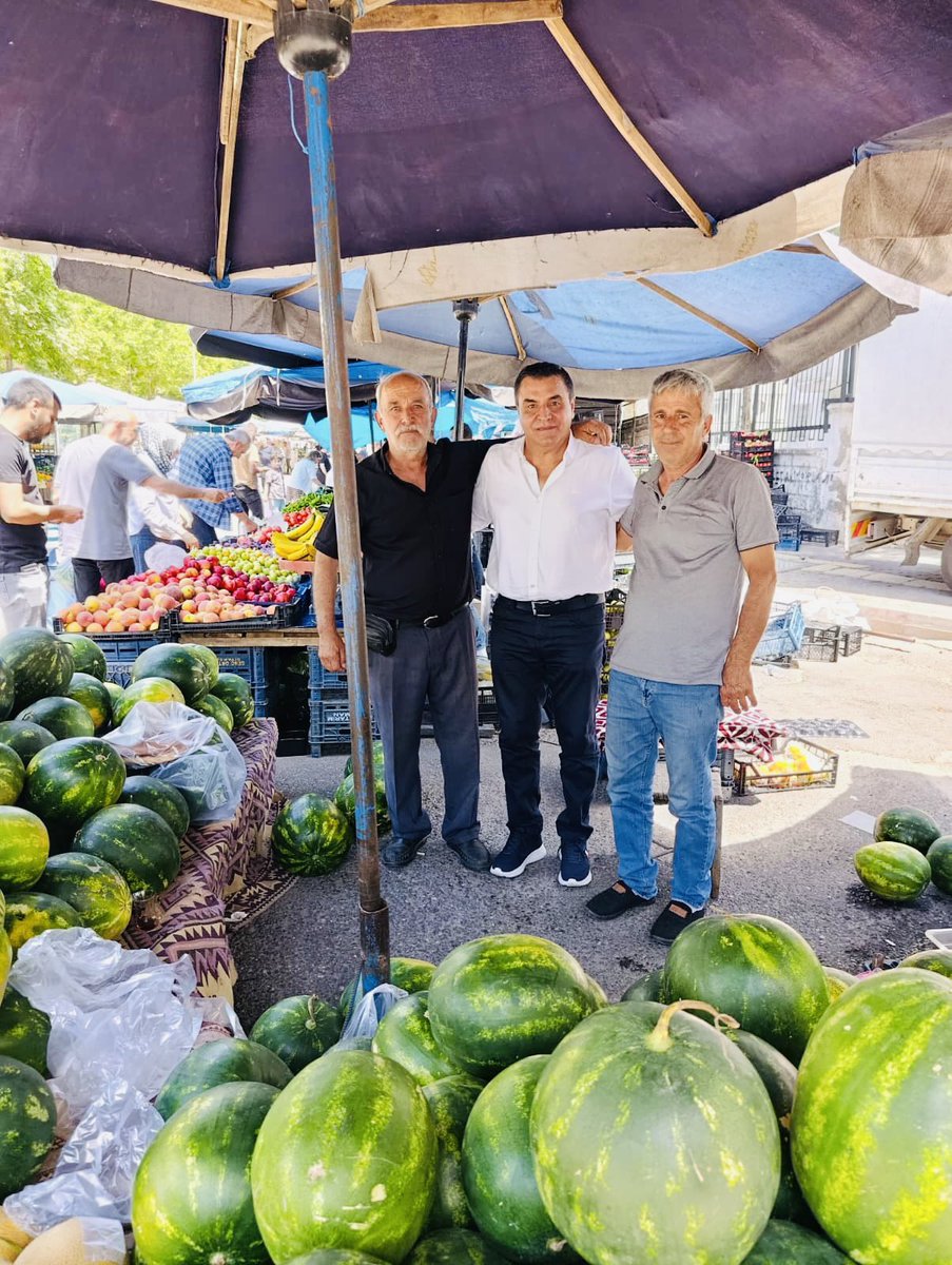 ebedinoglu's tweet photo. Perşembe pazarındaki esnafımızı ziyaret ettim ilgi alakalarından dolayı dostlarıma teşekkürlerlerimi sunarım. https://t.co/0IngZr9YL8
