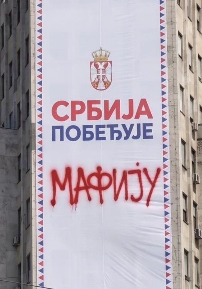 BlokadaRaf's tweet photo. Evo jedna ideja kako da NE preuredite njihove transparente

Samo nemojte da uradite ovo😉 https://t.co/zOwmYV2btG