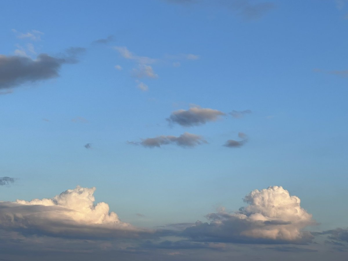 lovene3's tweet photo. 夏っぽい雲だった https://t.co/BpRyst7oC3
