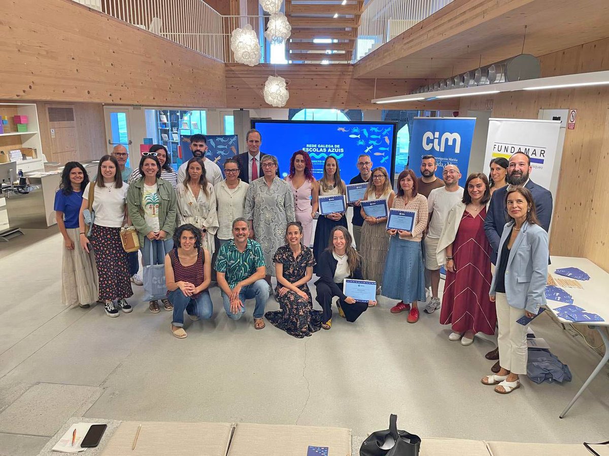 DUVIrrss's tweet photo. O CEIP Espiñeira de Aldán foi galardoado nos Premios Nereida, que recoñecen os mellores proxectos de alfabetización oceánica desenvolvidos nos centros educativos galegos. 25 Escolas Azuis participaron nun encontro en Redeiras, na @uvigo.

➡️ https://t.co/39Z3mDzpD0

#duvi #uvigo https://t.co/YUBbjSUVLI
