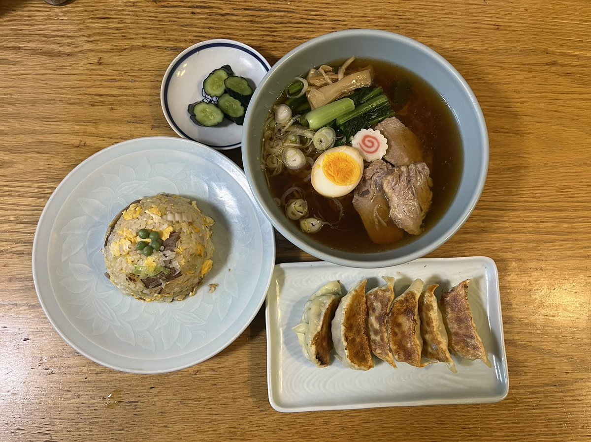 SpringSheep2's tweet photo. 先日、テレビを見ていた93歳の父が
「ラーメン、チャーハン、餃子、最高！」と叫んだ。
営業マンだった父は食べるのが大好きで、色々なところで町中華を食べていたに違いない。
もう、お店には行けないと思うとちょっと切なくなったので、今日は「町中華プレイ」をすることにした。 https://t.co/VE83rvnzNp