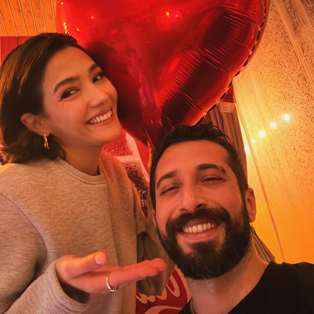 flowerssle's tweet photo. sevgili emre partnerliğin ve güzel dostluğun için çok teşekkür ederiz melek ve yıldırım sahneleri çok keyifliydi başka güzel işlerde yolumuz tekrar kesişir umarım

SonKez MelekOzdel https://t.co/EED4tvCPYT