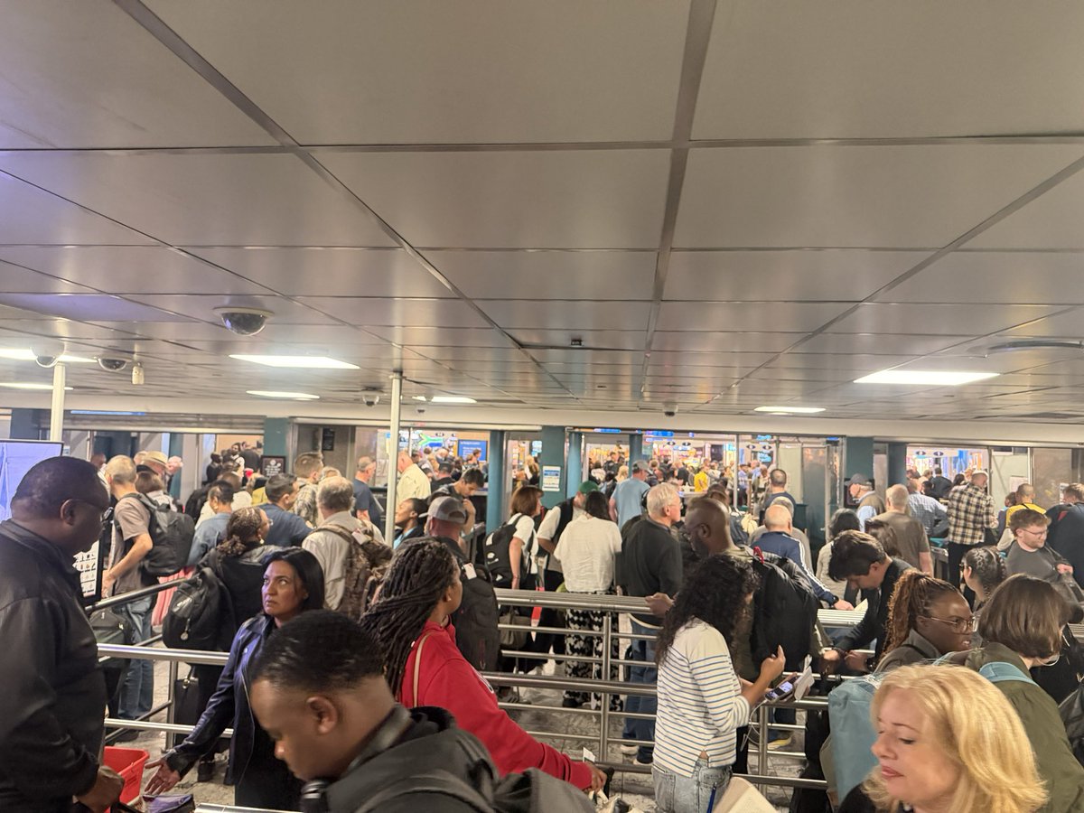 DodkinsF's tweet photo. @ortambo_int what the hell is going on? https://t.co/NWfhj6ApdG