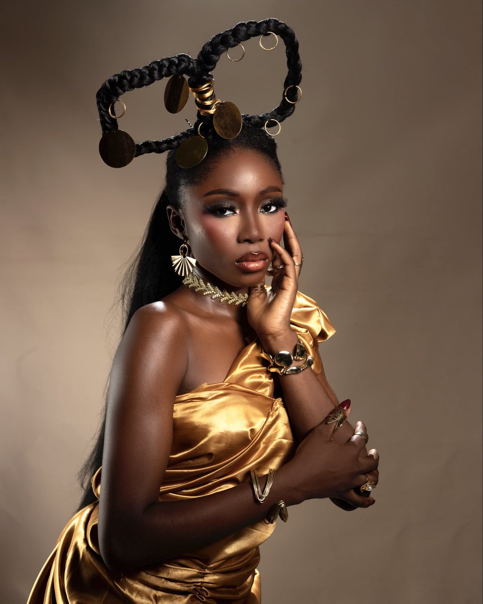DreamBig_Photo's tweet photo. Black is beautiful and it won't fade away
Black is bold, black is gold
You can see the fire burning every time when you staring at her. 😎 https://t.co/9SsookW3Dz