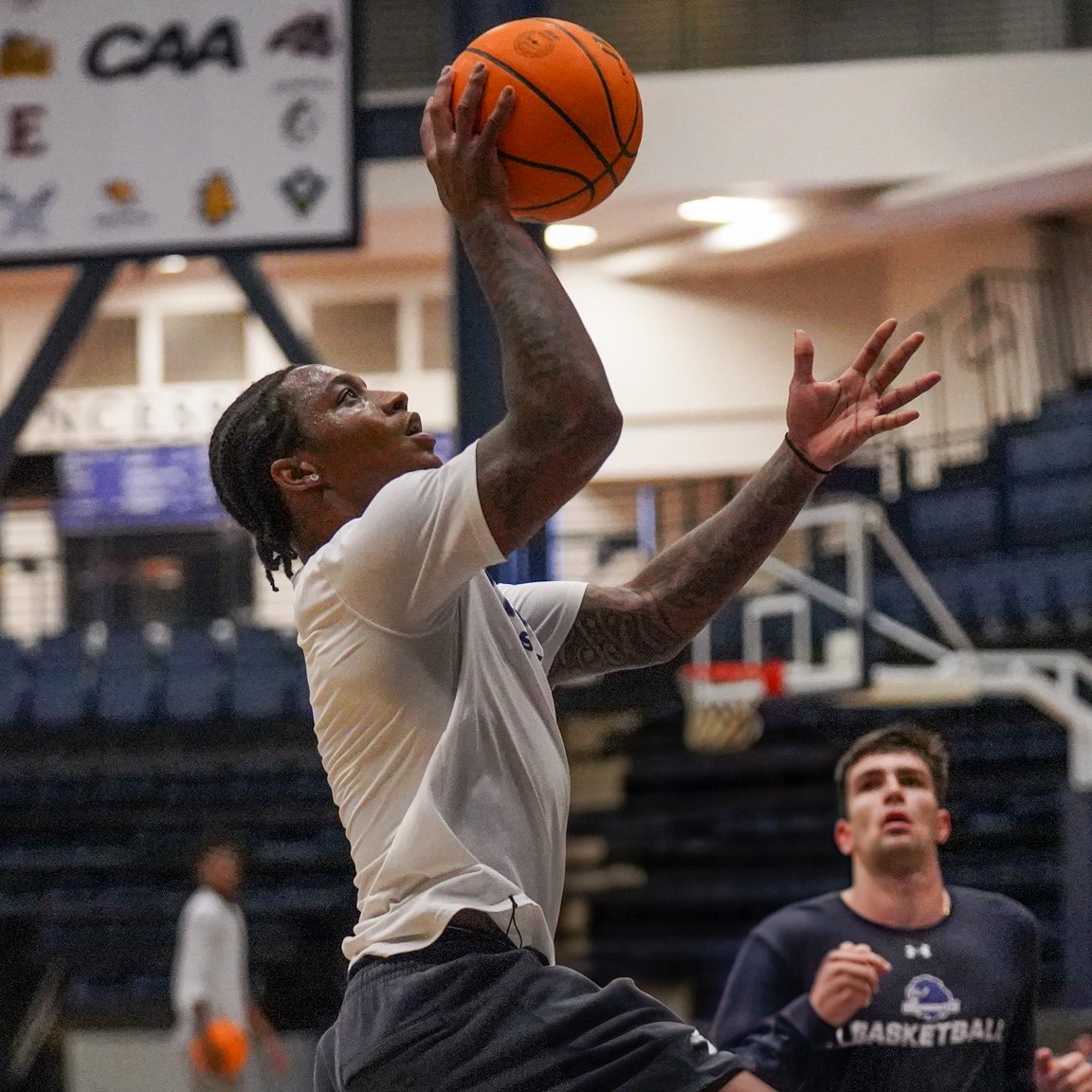 MonmouthBBall's tweet photo. The grind doesn’t take summers off. 🏀

Photo Gallery: https://t.co/WOQMRnCTMm

#FlyHawks https://t.co/W74LO4RLvb