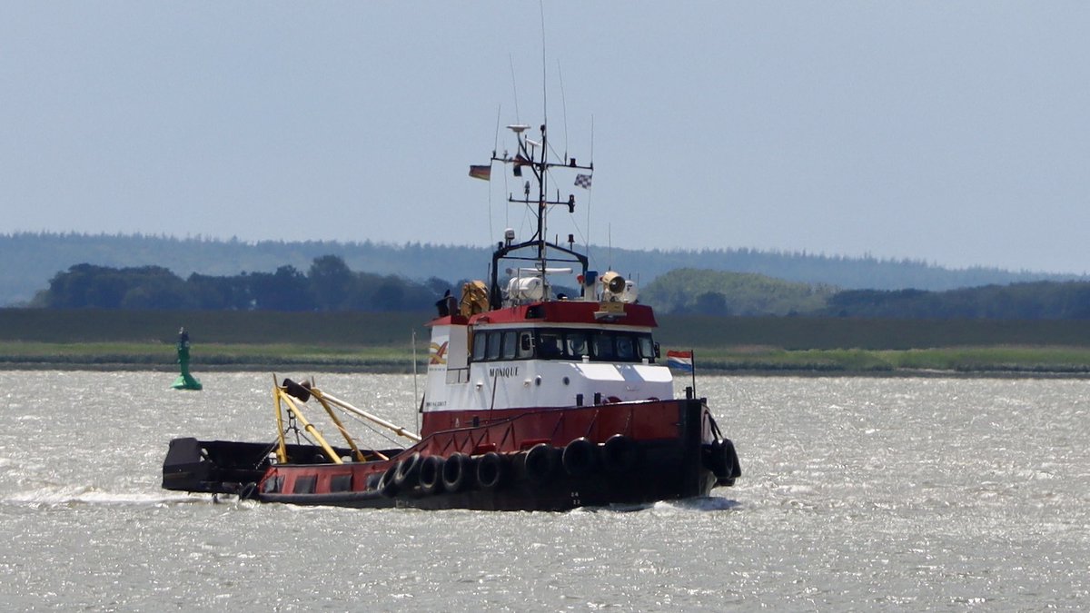 RickyGTS's tweet photo. MONIQUE 📸 Anfangs war sie noch etwas schüchtern 🙋♂️ Aber dann traute sie sich … raus 🙂👍🏻 Kleiner Nachholer zum #Tug‘sday 📸 #Schlepper in #Brunsbüttel https://t.co/WL4QFuRD4S