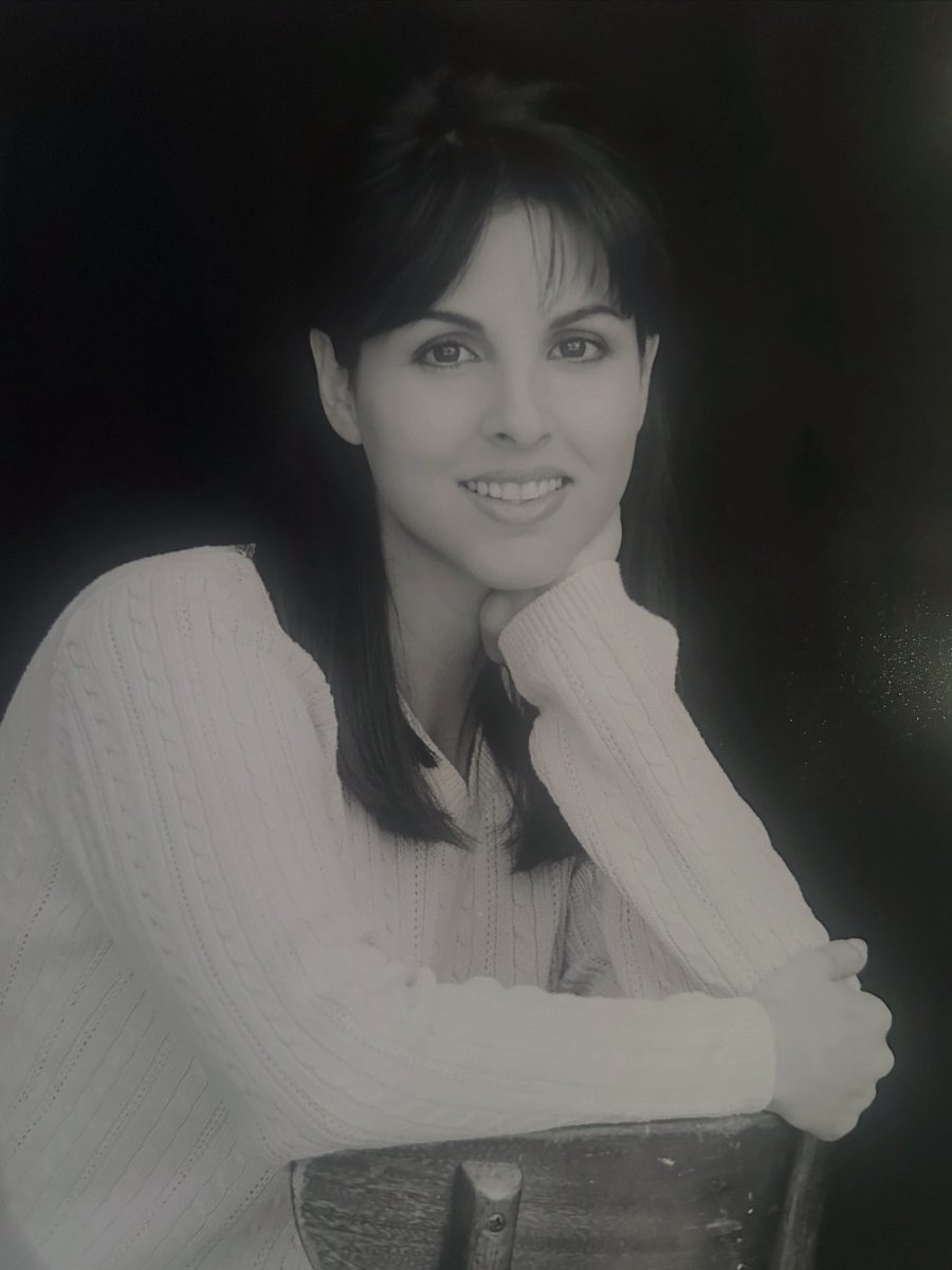 RaquelAurilia's tweet photo. #TBT to this Comp cards from San Francisco when I lived there many moons ago.
Photo taken by Lisa Keating Photography.
#modeling #acting #compcard #promoshot #waybackwhen https://t.co/R1yUKnEudd