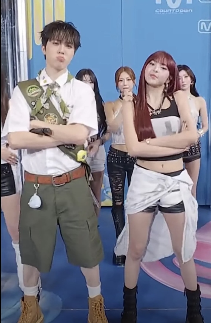 starfess's tweet photo. -star kenalin guys, 4th GEN EAT BOY &amp; 5th GEN EAT GIRL TUKANG MENGHABISKAN MAKANAN KANTIN YG ENTERTAINMENT😝🤝 https://t.co/dk2DXyyhqy