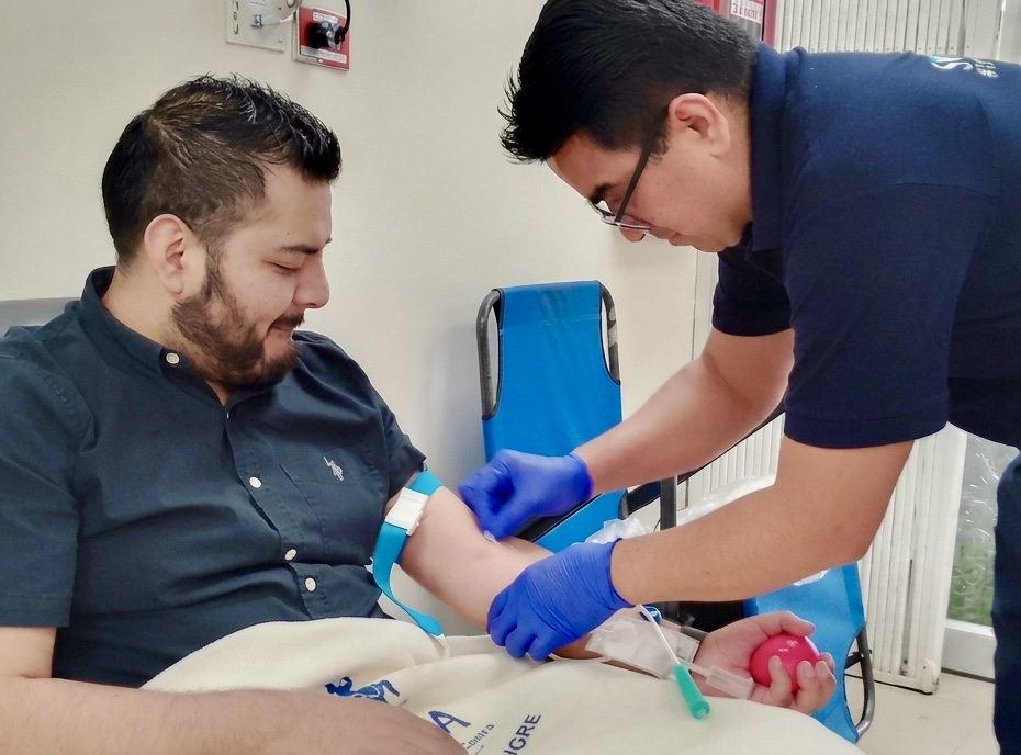 IESSGuayas's tweet photo. El @IESSGuayas y @SolcaGuayaquil realizaron una jornada interinstitucional de donación de sangre en el 🏥 Hospital del Día Norte Tarqui

❤️ Cada gota cuenta para regalar esperanza y salud a los pacientes que más lo necesitan. https://t.co/xuN77UShci