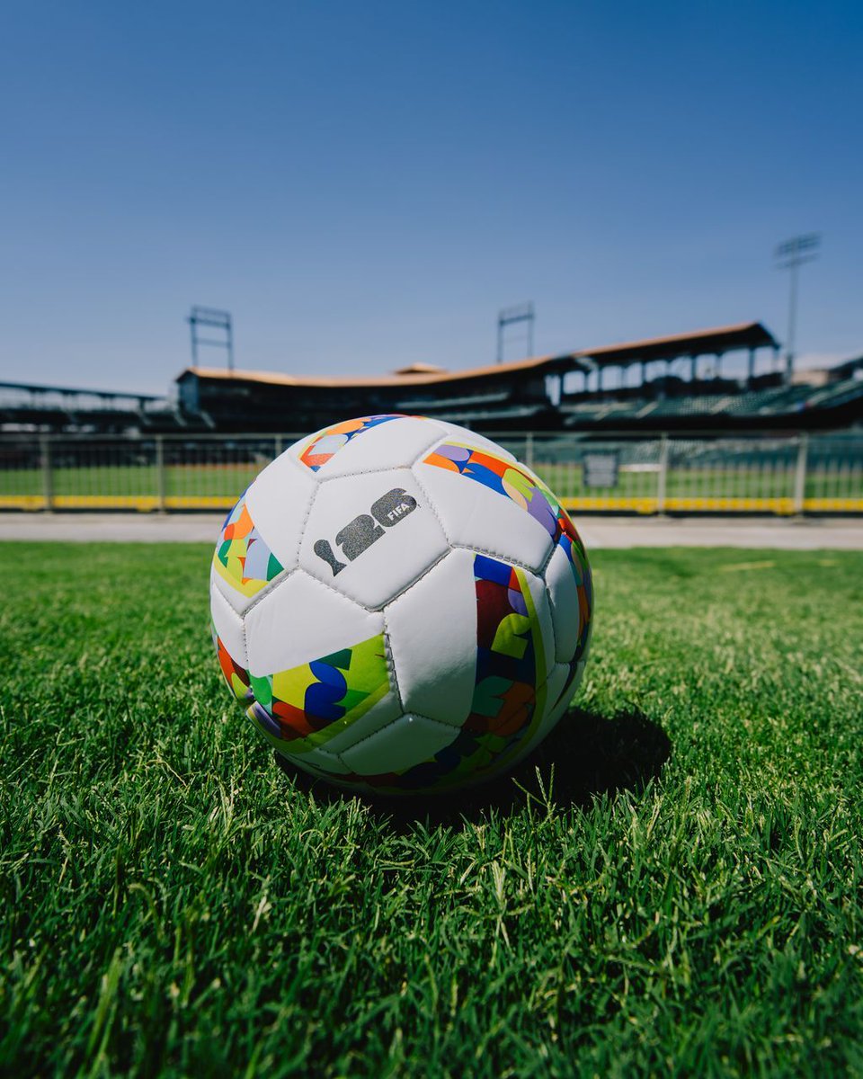 eplocomotivefc's tweet photo. La pasión del fútbol se vive en la frontera. ⚽🔥
Summer of Soccer starts today. Shop tickets for Locomotive matches and officially licensed Mexico National Team and U.S. National Team merchandise at https://t.co/ocIUqtsxCR

#VamosLocos #VamosElPaso https://t.co/9OiY7SEYgd
